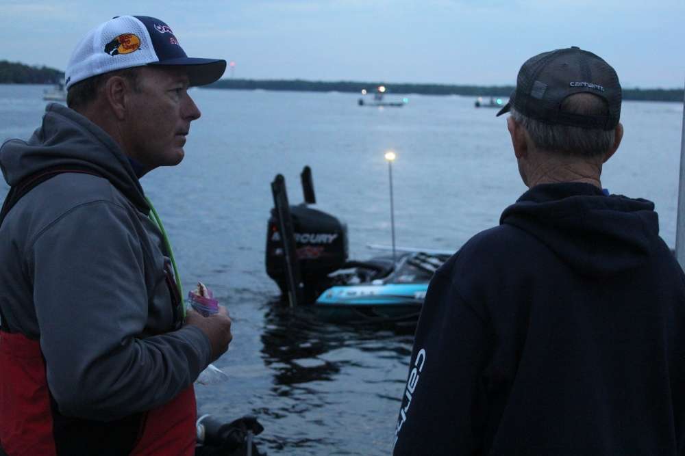 Davy Hite eats a little breakfast and talks to Tournament Director Trip Weldon.