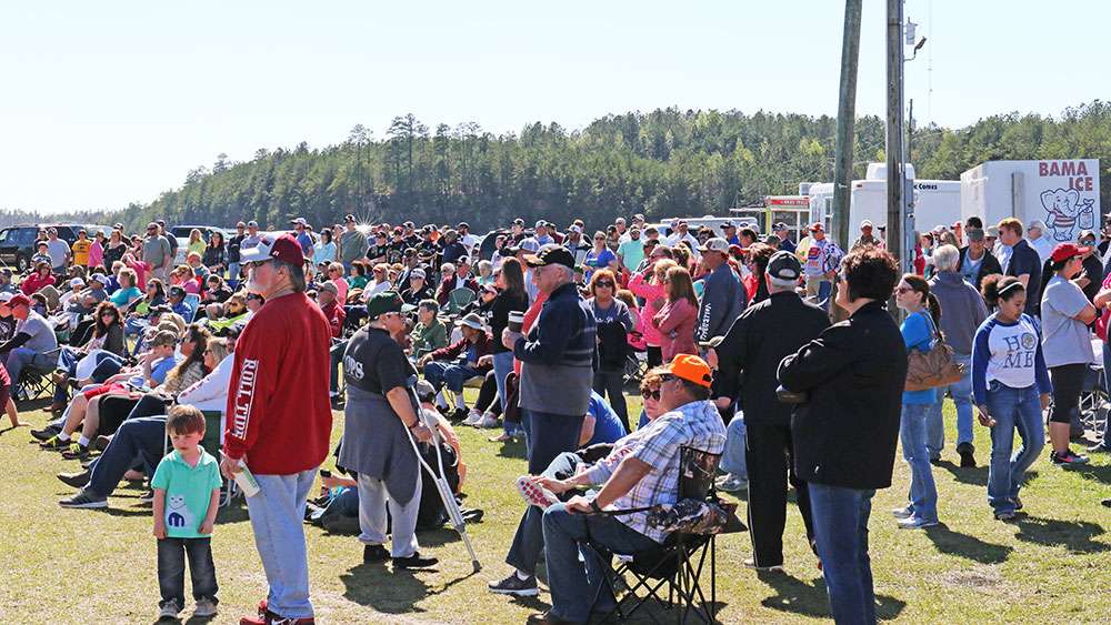 As the final weigh-in was about to kick off at the Bass Pro Shops Bassmaster Southern Open #2 on Alabama's Lewis Smith Lake, a large crowd of local Bassmaster fans had gathered to see how the event unfolded. 