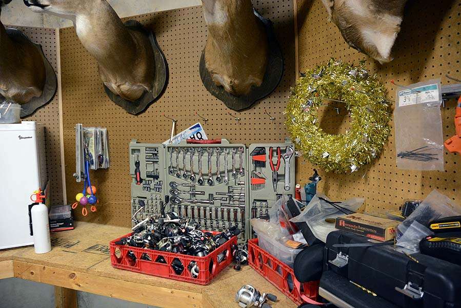 A true man cave has a collection of obscure items. Amidst the tools and tackle is this sparkly wreath that adorned Swindleâs boat during a Christmas outing with Hunter and Fletcher Shryock on Lake Guntersville. You can see the video of their antics on YouTube.