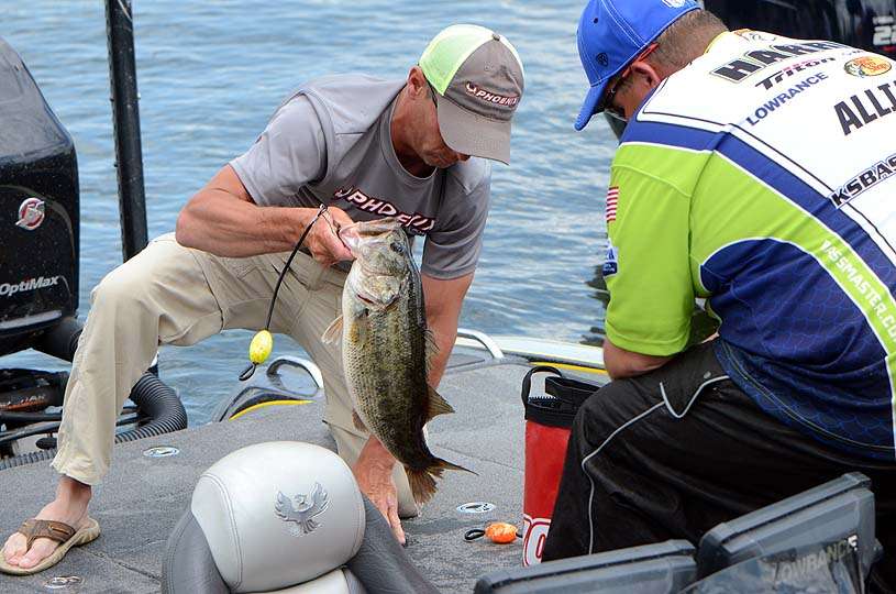 Josh Ray loads his weigh-in bag with a bass that will win the tournament for the Arkansan. 
