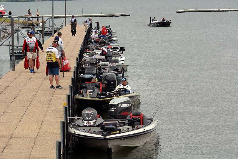 The first flight arrives at Guntersville Harbor for the Day 2 weigh-in of the Academy Sports + Outdoors B.A.S.S. Nation Central Regional presented by Magellan Outdoors. 
