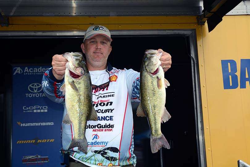 Danny Grantham of Alabama catches 16-4 for a total weight of 30-15 and 11th place overall in the boater division. 