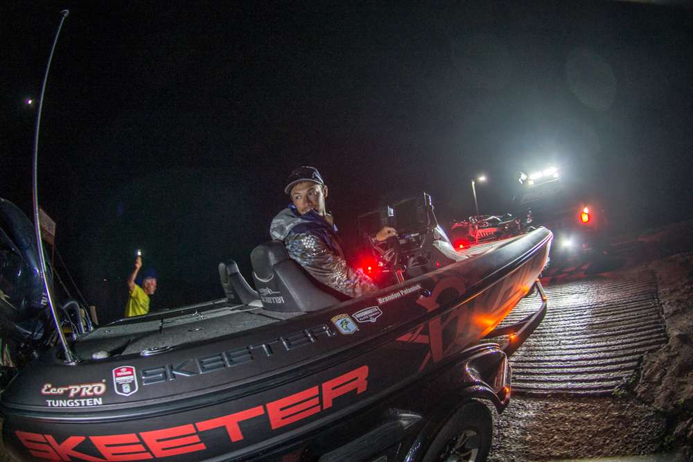 Championship Sunday on Lake Norfork is finally here and the weights are tight as the top 12 anglers launch their boats at the Lake Norfork Marina. As Brandon Palaniuk rolled down the ramp he simply muttered, âIâm in search and destroy mode!â
