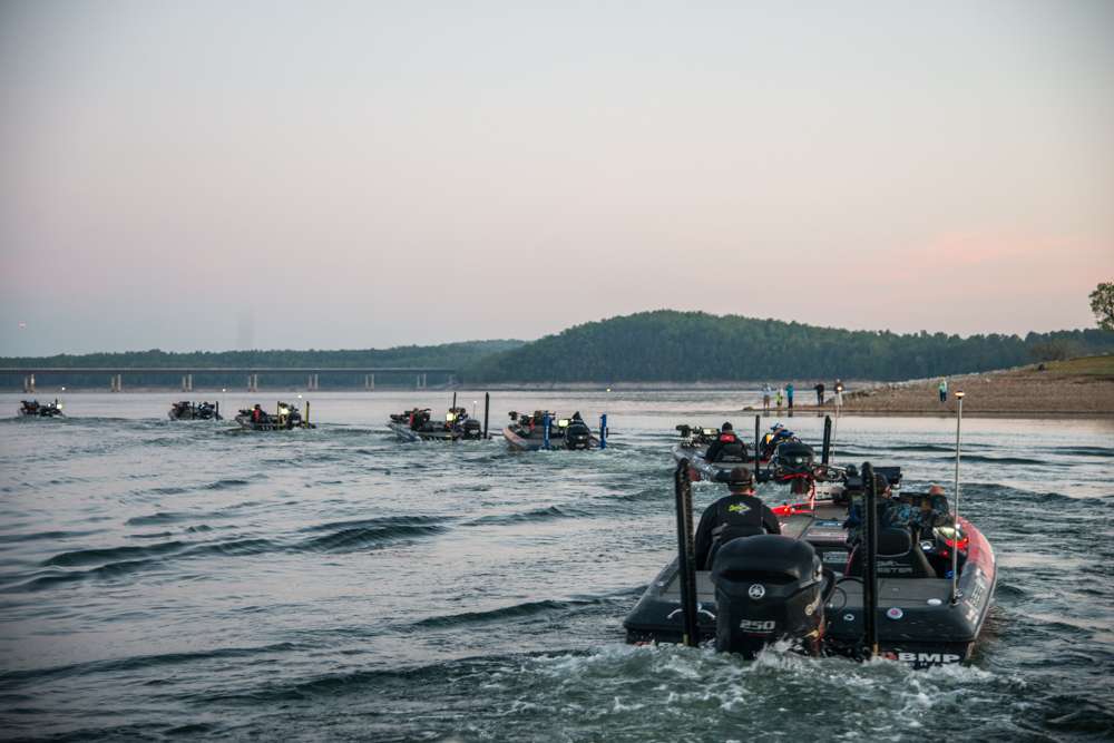 The Championship Sunday anglers roll out for a final day of fishing on Lake Norfork! Who will be able to catch the winning bag and add that big blue trophy to their trophy case? We shall soon find out! 