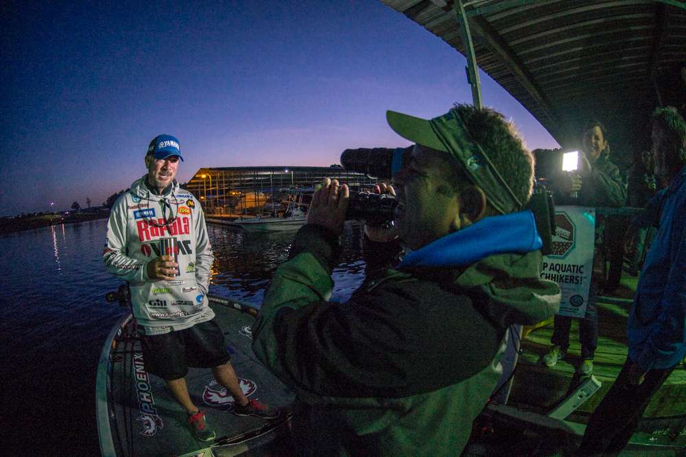 Tournament leader Randall Tharp answers a few questions about his Championship Sunday fishing plans. 