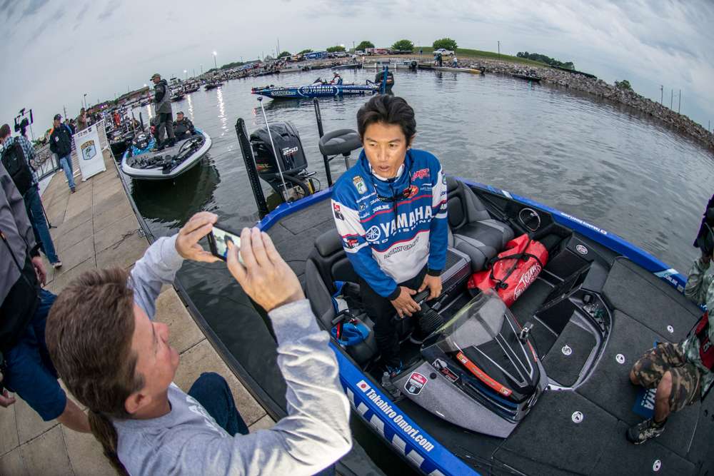 After a monster Day 2 bag Takahiro Omori does an interview for Facebook while in line to head out for Day 3. 