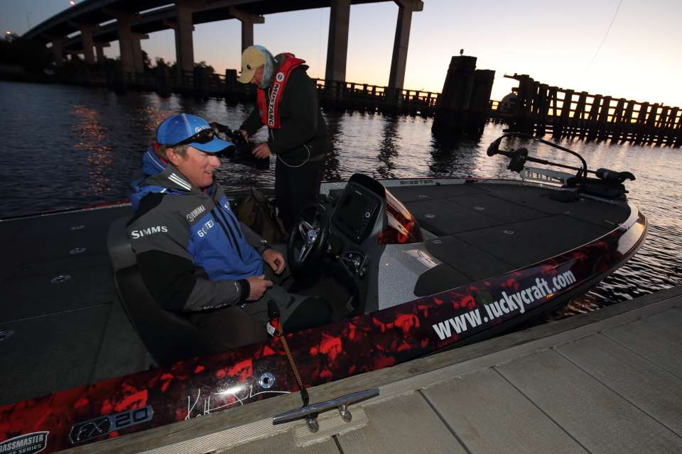 Photographer Seigo Saito spent Championship Sunday with Kelly Jordon. How did Jordon approach the final day of fishing for the Huk Performance Fishing Bassmaster Elite at Winyah Bay presented by GoRVing?