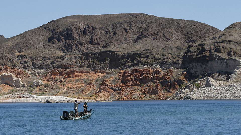 A college team takes a different approach to Lake Mead as they fish much deeper than anyone weâve seen today.