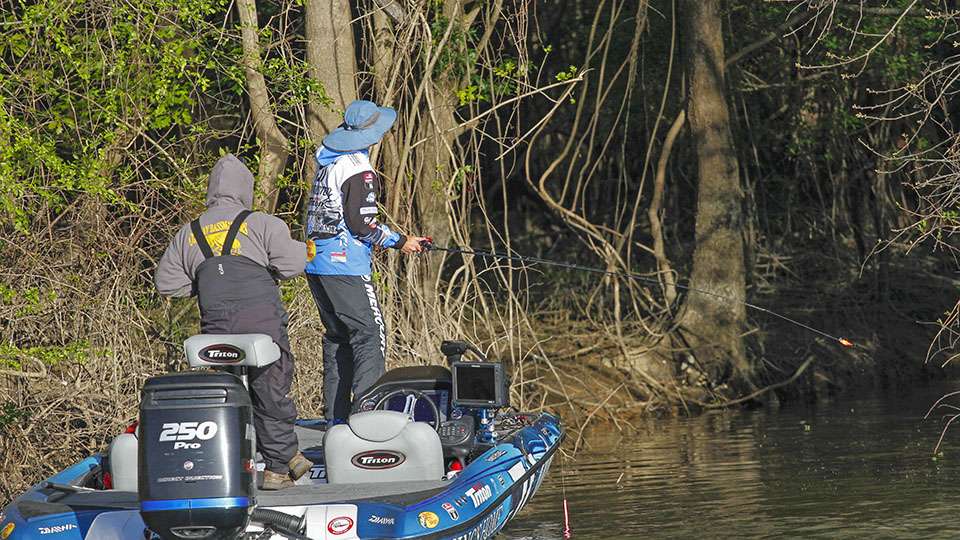 There is a two-boat length cut off the main river bend and Howell chunks a crawfish colored crankbait hoping to entice a bite.