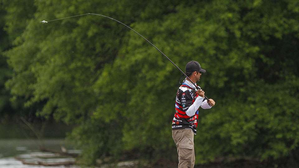 Ike ended Day 2 in 17th place, but during the morning he lost multiple fish.