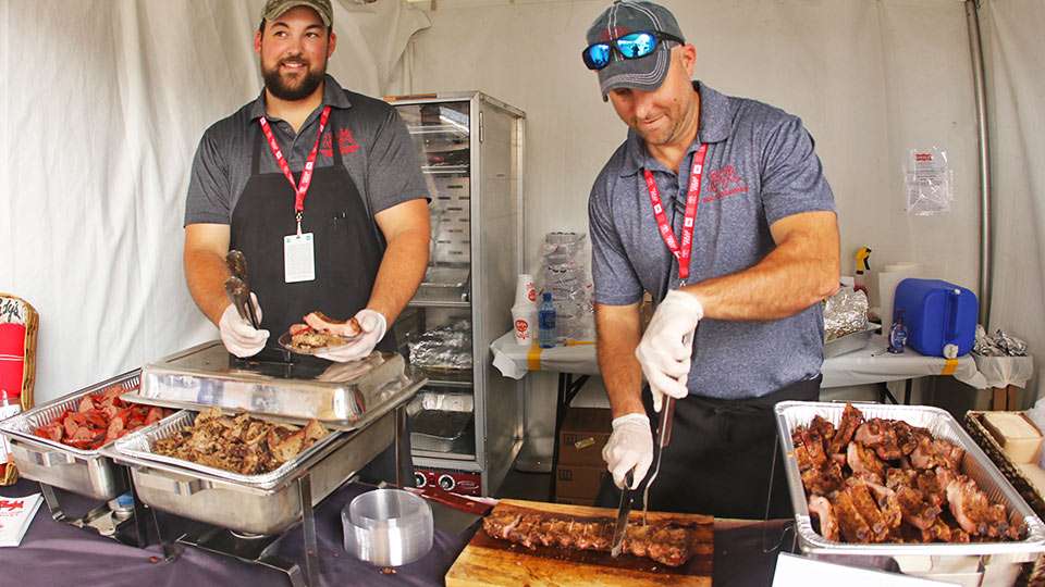 Should have gone here first. Coming from out of state and wanting some Texas BBQ, Rudyâs would have hit the spot. These guys handed out a full plate.