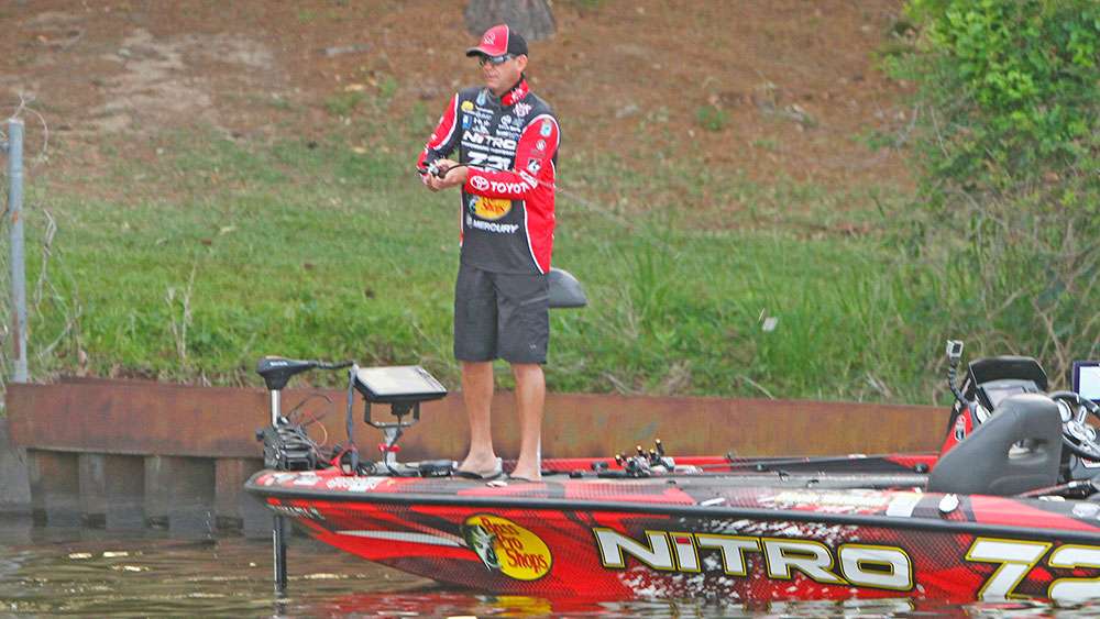 Catch up with all the action as Kevin VanDam takes on the second day of the A.R.E. Truck Caps Bassmaster Elite at Toledo Bend.