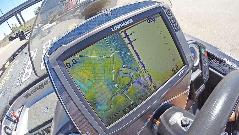 Unlike many of the pros out there Walker prefers one unit flush mounted into the dash. He runs a Lowrance HDS 12 unit that helps him isolate each structural element, but a second unit might block his view while running the boat. 