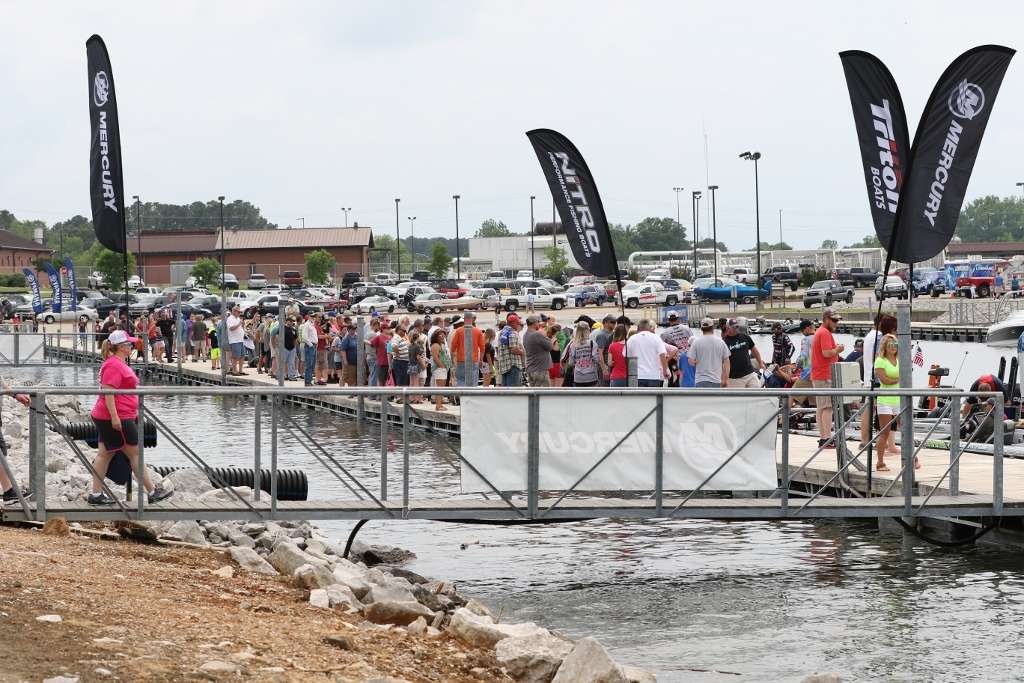 An eager lineup of Alabama bass fans line the dock as the first flight arrives.