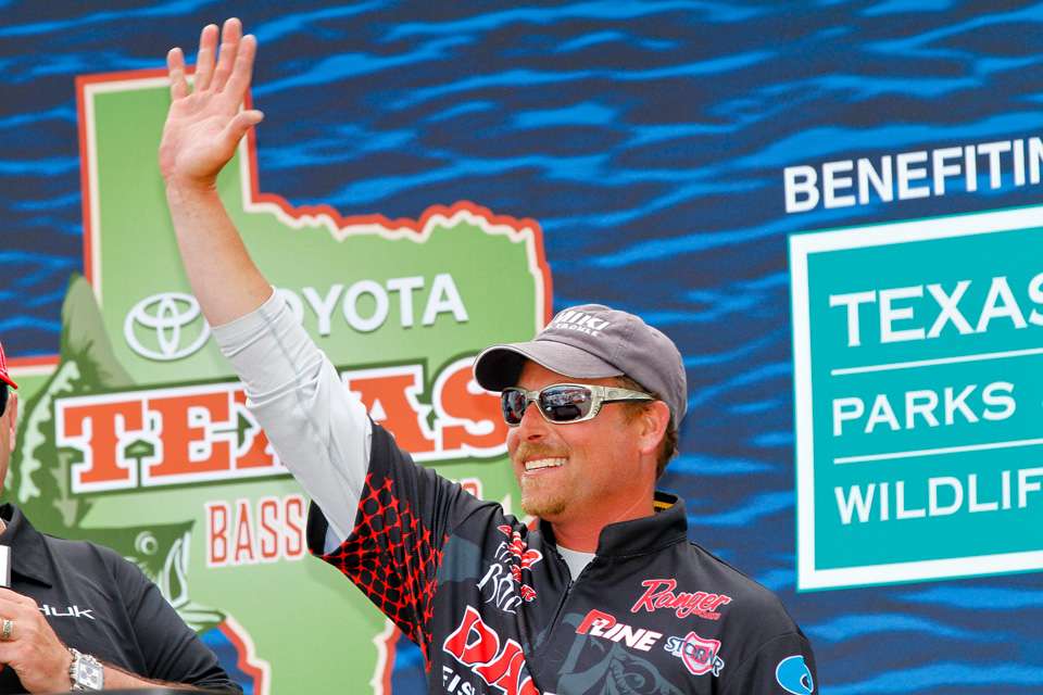FLW angler Bryan Thrift is in the hunt, standing in third place with 33-12.
