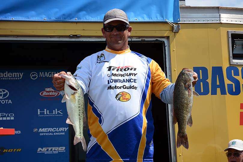 Greg Alexander takes the lead with a limit weighing 14-12. 