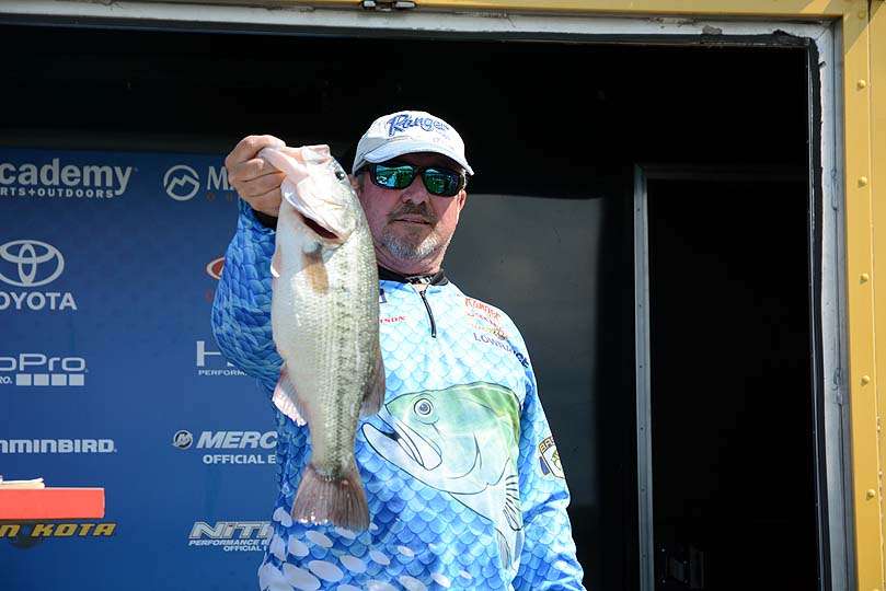 Mark Robertson of North Carolina moves into the Top 10 with his limit weighing 14 pounds. 