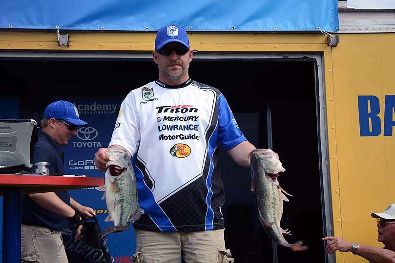 Non-boater leader Scott Murphy of New Jersey has 11-8. 