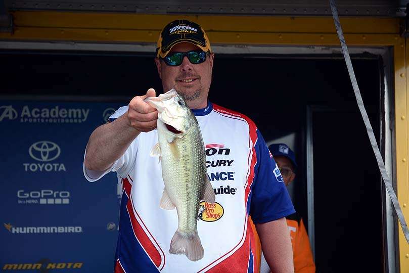 Day 2 boater leader William Lutz caught 9-13 to increase his total to 31-7. 