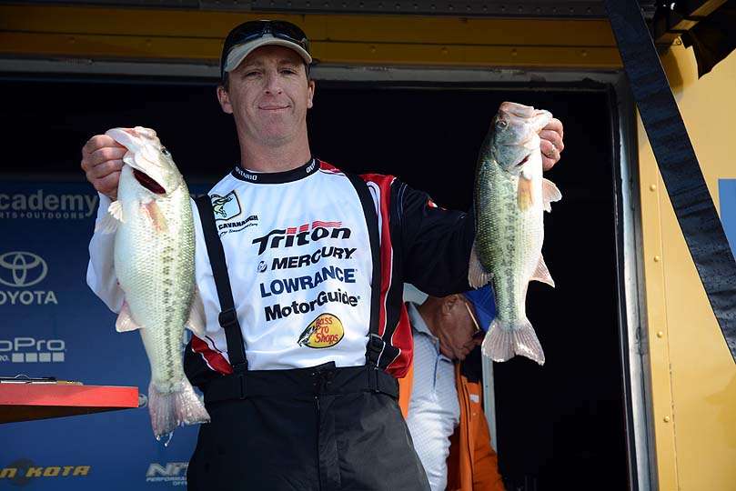 Mark Cavenaugh of Ontario is 10th place with 25-12.