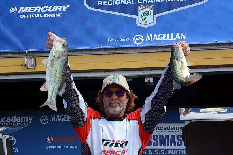 Rick Hamer wins the West Virginia non-boater title and places eighth with 22-9. 