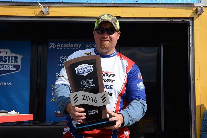 Jon Robia is the non-boater champion and winner of the New York non-boater title. 