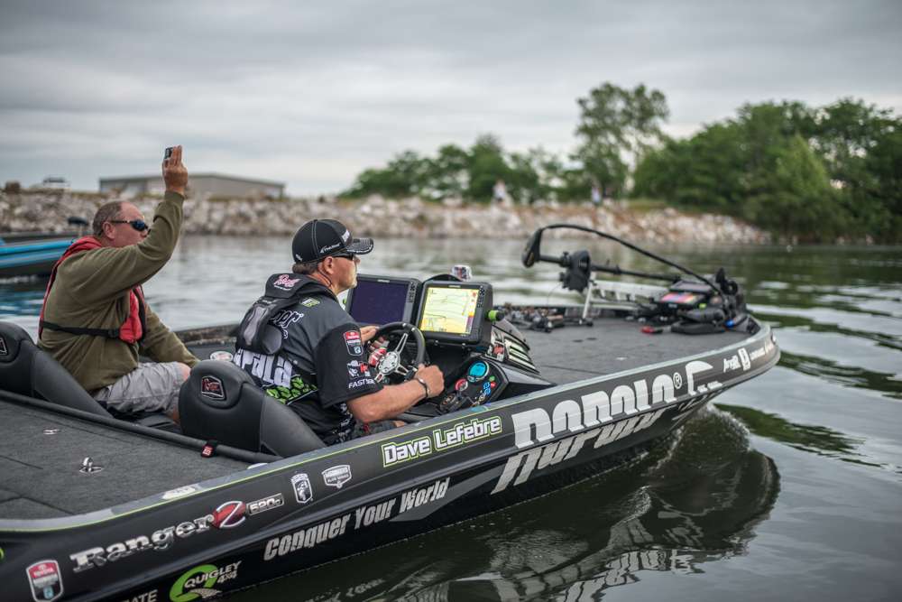 Time to send out the first angler! Dave Lefebre pushes away from the dock and puts the gas pedal down as he heads out to try and hold his lead over Takahiro Omori. 