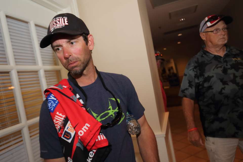 Mike Iaconelli relaxed before the briefing.