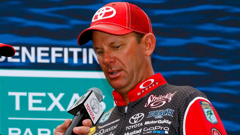 Kevin VanDam, coming off a win at Toledo Bend last week, will fish on Sunday as he stands sixth 31-8.
