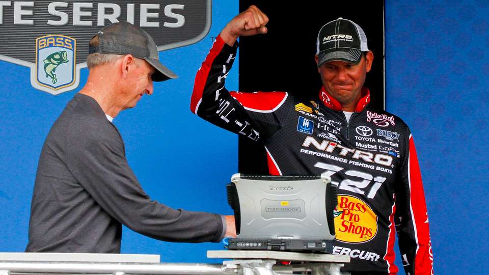 Kevin VanDam extends an arm in victory as his final weight is read off.