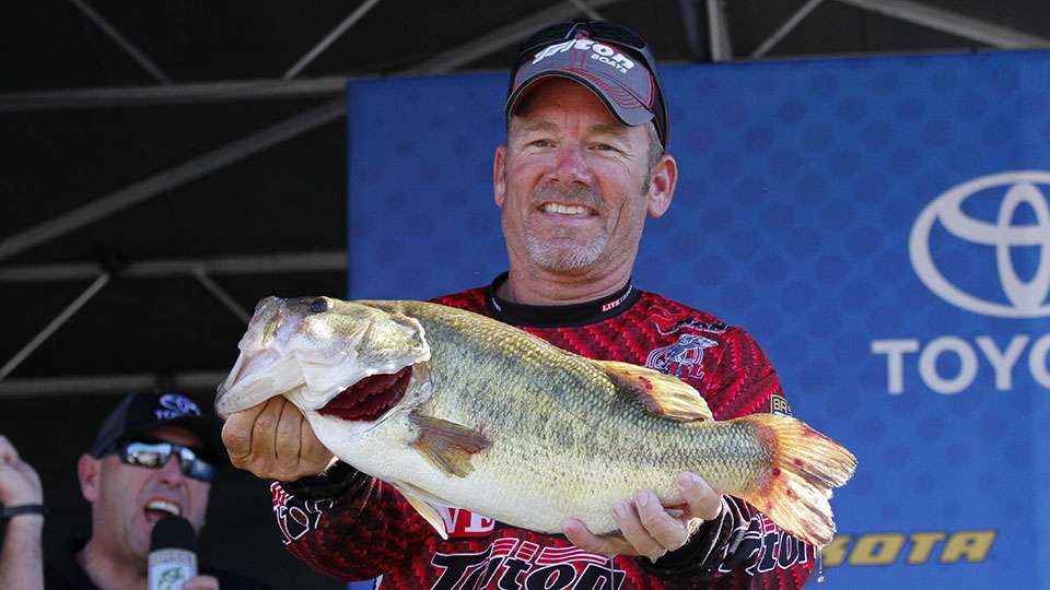 Stephen Browning (5th, 43-0) and Phoenix Big Bass of Day 2 with a 9-5.