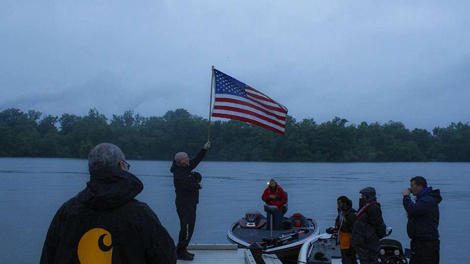 Join the Eastern Regional collegiate anglers for the final day of competition on the James River! The final day greeted the Top 20 with a 100 percent chance of rain.