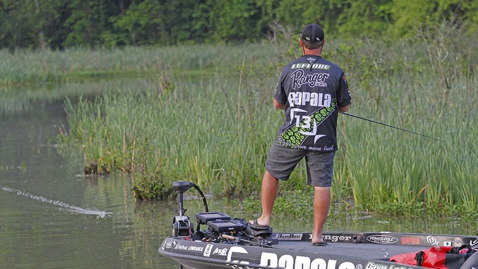 He switches up to the in-line buzzbait as he rounds a small point.