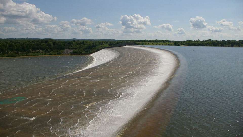 High water in Texoma has gone over the damâs spillway, which is 640 feet above sea level, five times: 1957, 1990, 2007 and twice in 2015. 
