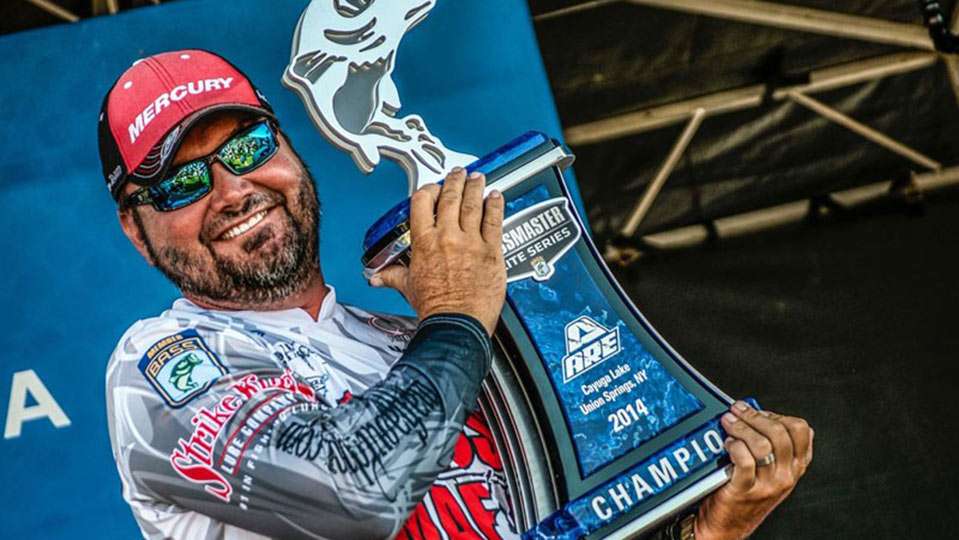 His four-day total of 85-0 was more than 9 pounds ahead of his closest competitor, and the victory increased his lead in the AOY race from 1 to 15 points. It was Hackneyâs second of three Elite titles. He won on Sam Rayburn in 2006 and earlier this month at BASSfest on Lake Texoma.