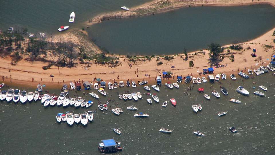 Lake Texoma is among the most developed lakes in the region. It attracts between 6 and 9 million visitors a year due to its size and proximity to the Dallas-Fort Worth Metroplex. Known simply as Texoma or Texomaland, the area is experiencing rapid growth because of tourism.