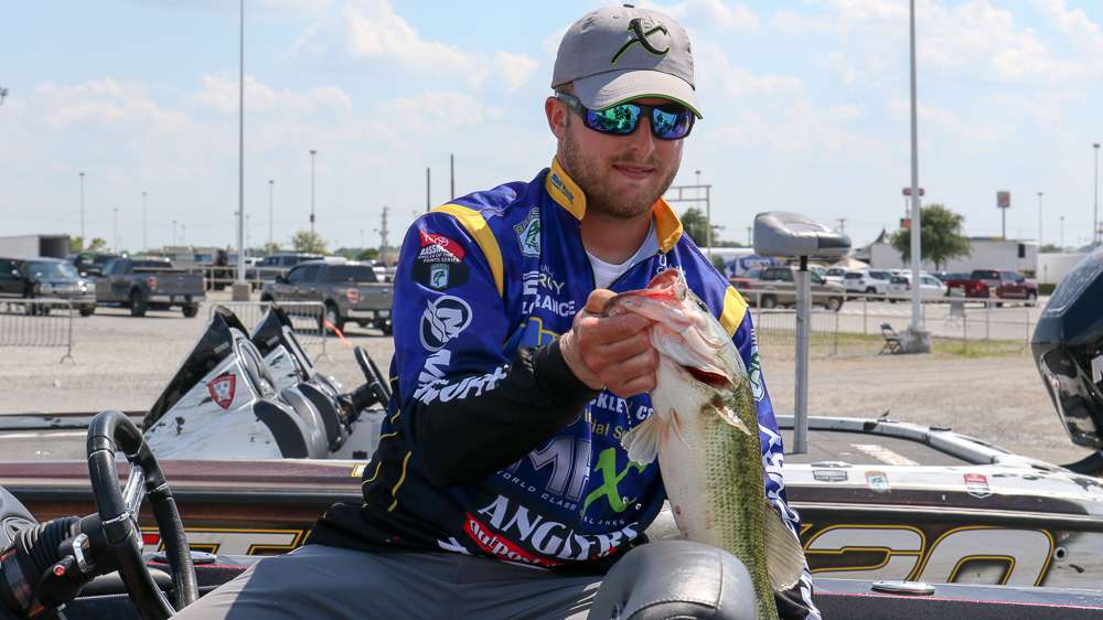 Backstage before the Day 3 weigh-in at GEICO BASSfest presented by Choctaw Casino Resort, anglers load up their bags from the livewell. Here's Bradley Roy...