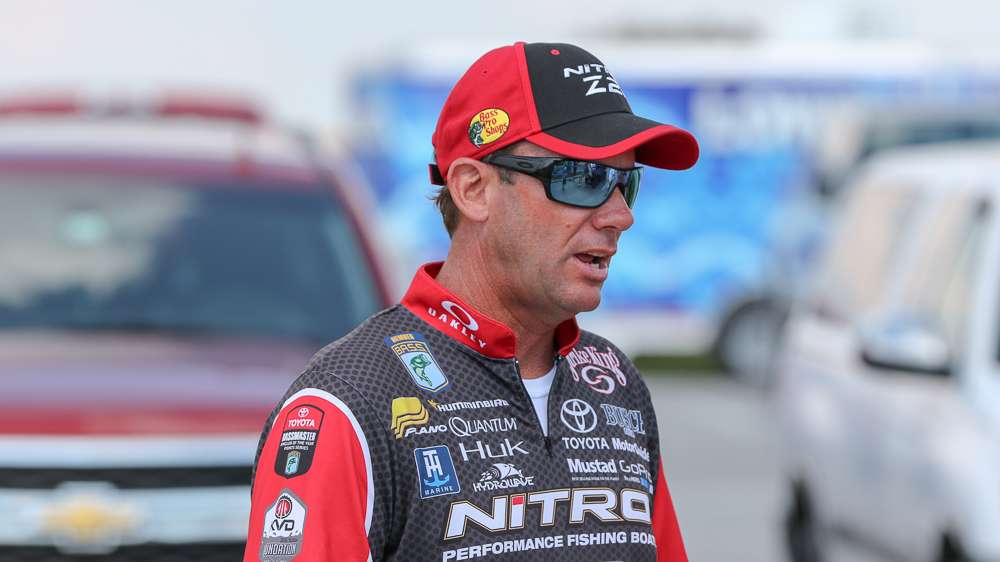 Kevin VanDam talks to a fan after he weighs in. 