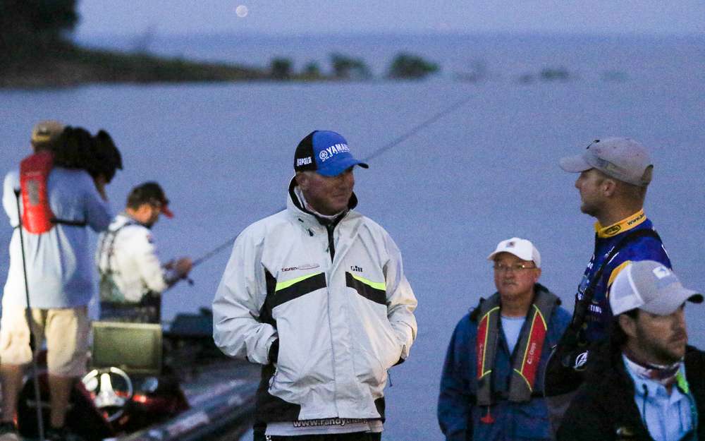 The Top 12 Elites take off on Championship Sunday at the 2016 GEICO Bassmaster BASSfest presented by Choctaw Casino Resort.