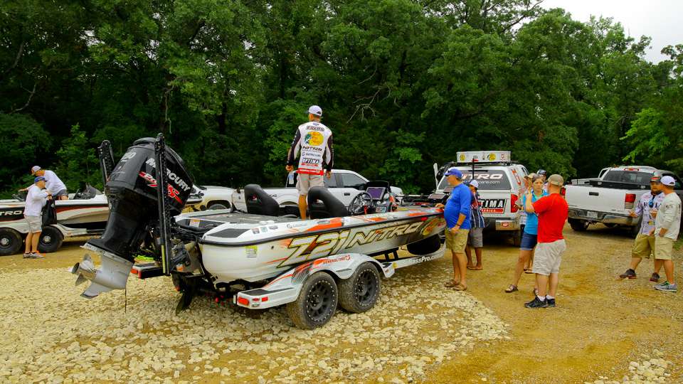After a day of fishing on two private lakes, the teams participating in the OPTIMA Batteries Healing Heroes in Action Tour presented by General Tire fishing event, gathered for the weigh-in. 