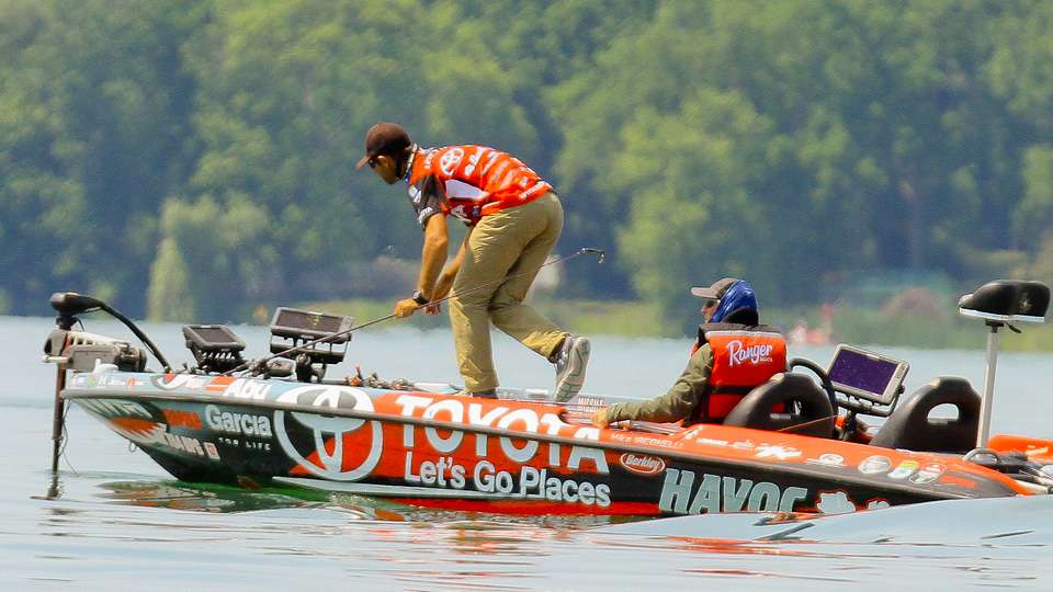 Follow along with Mike Iaconelli as he takes on Day 1 of the Busch Beer Bassmaster Elite at Cayuga Lake.