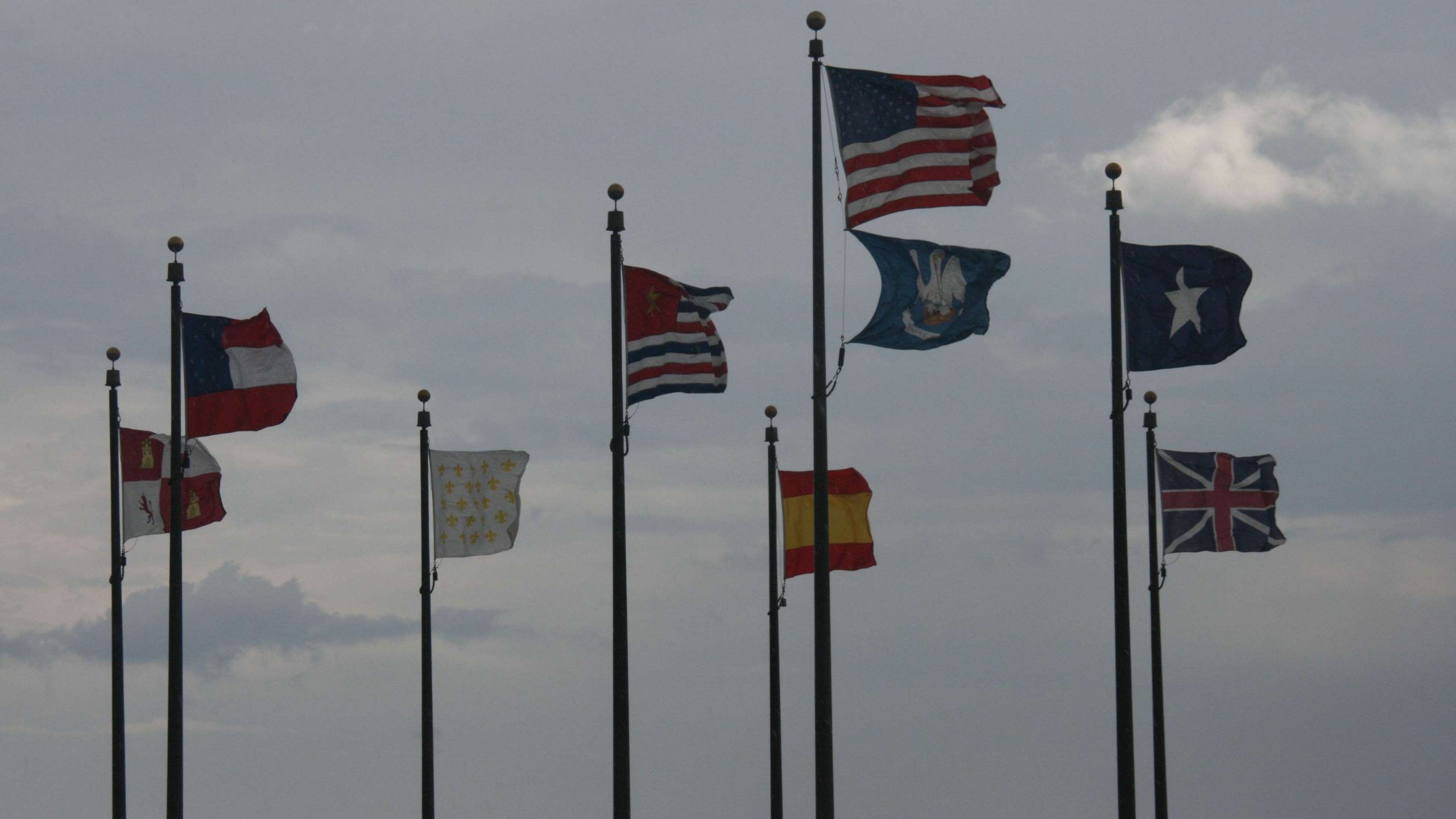 The rain moved in quickly over Toledo Bend for the second straight day. The anglers are hoping it holds off Monday.