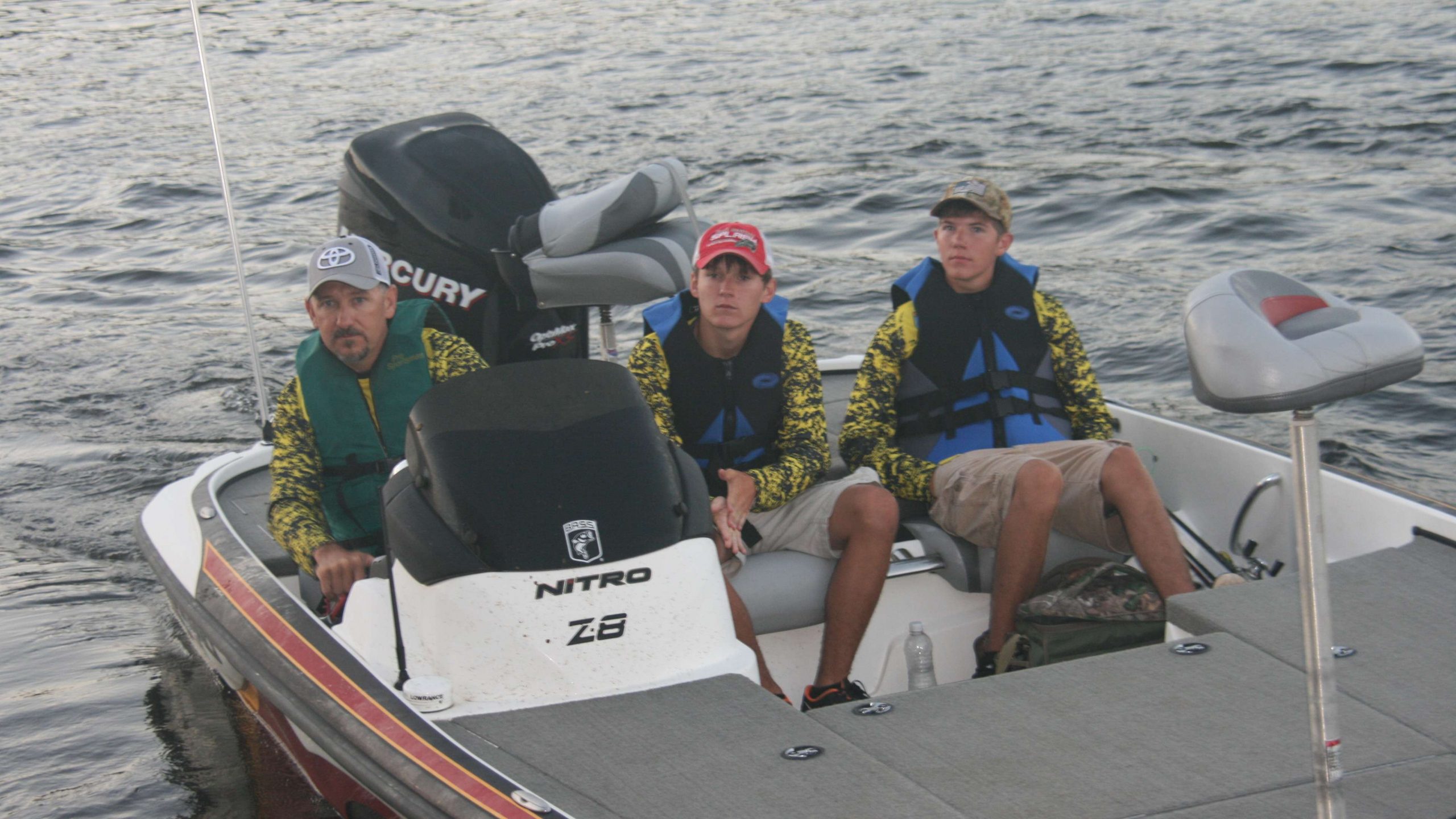 The team from Hornbeck (LA) High School is idles through the start.