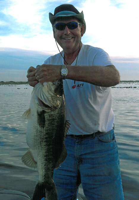 <b>Tony A. Long</b><br>
Indiana<br>
10-7<br>
Lake Garcia, Florida<br>
5-inch shiner<br>