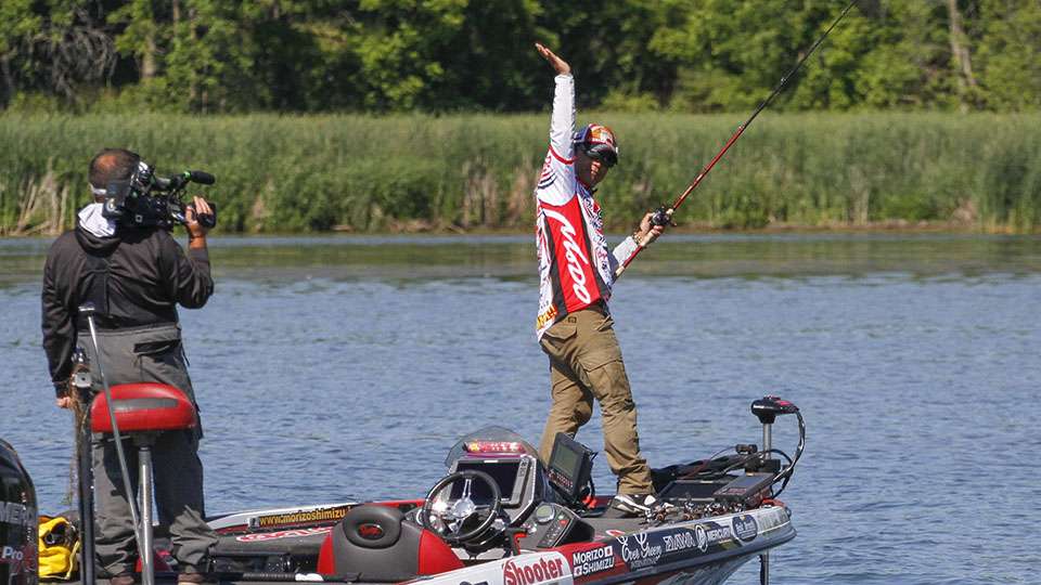 He weighed 16-10 on Day 2, but only fell to 3rd, just 8 ounces behind Jordan Lee. He is one of three anglers to have over 40 pounds after two days on Cayuga. With two more days to go, Shimizu is in a good position as we hit the weekend.
