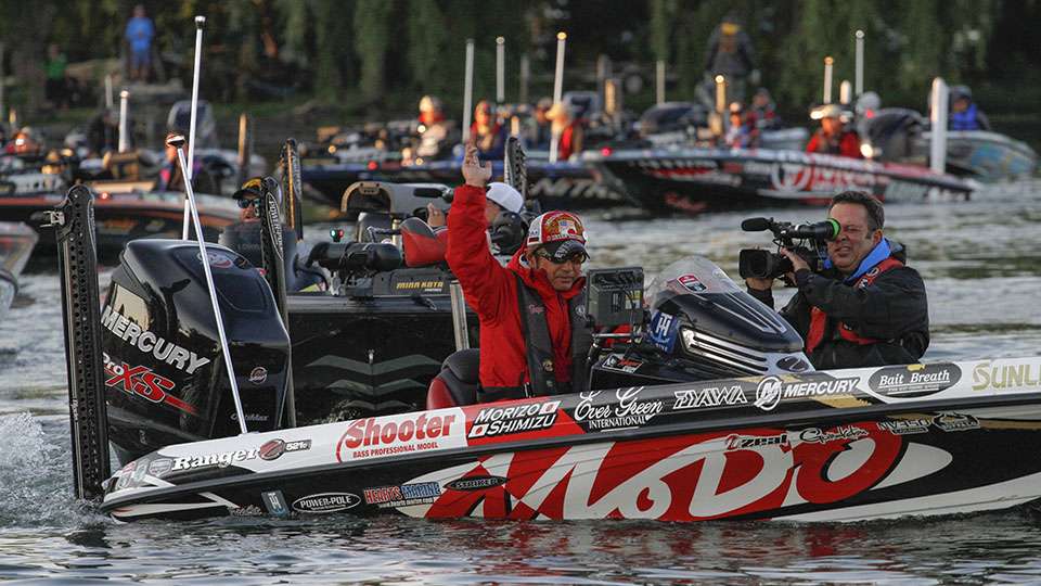 Head out onto the water with Morizo Shimizu for Day 3 of the Busch Beer Bassmaster Elite at Cayuga Lake.