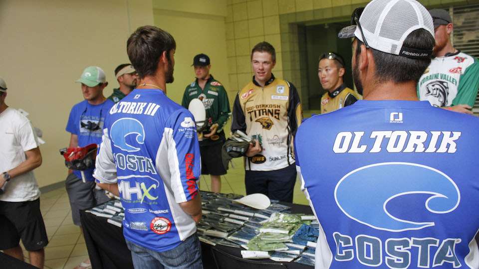 They already qualified at the Southern Regional so they are just fishing for fun, but also telling other anglers about Costa products.