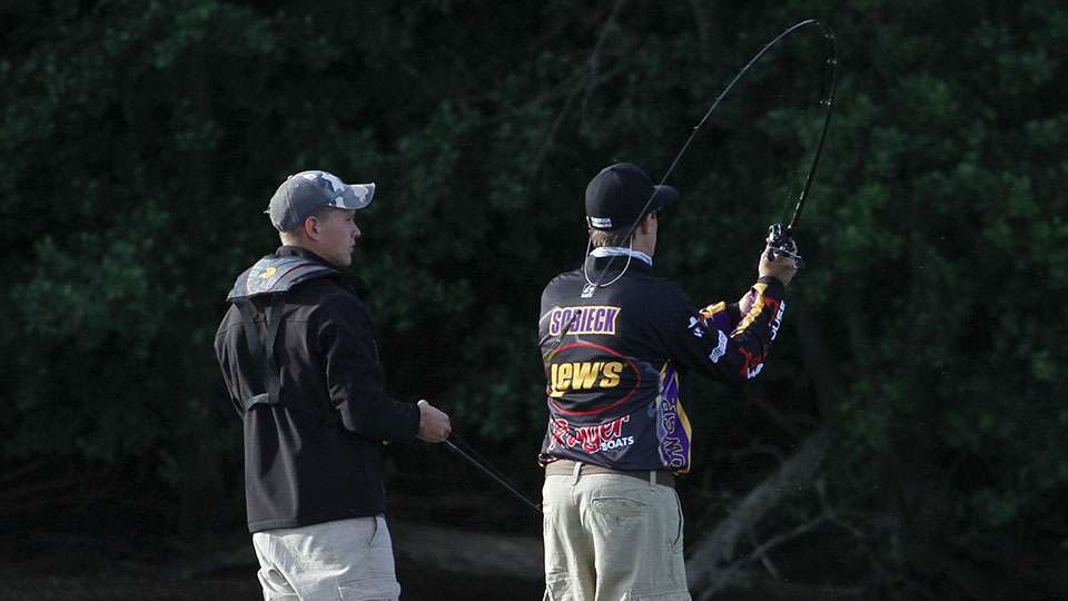 Go on the water with the collegiate anglers as they take on Day 1 of the 2016 Carhartt College Midwestern Regional. 