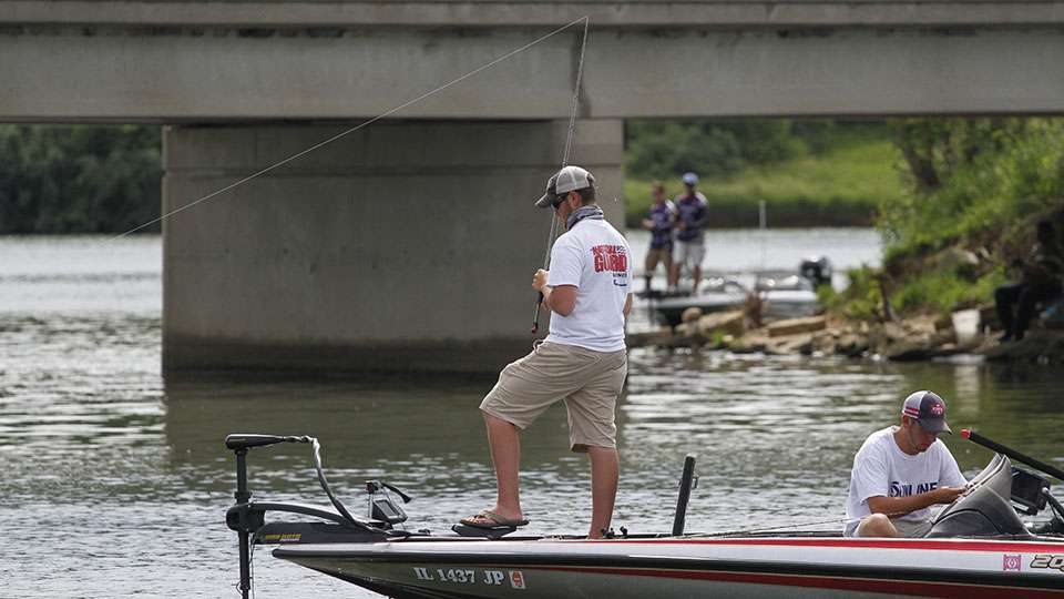 There we saw numerous teams, including Ryan Kirkpatrick and Austin Butler from Murray State. They had just finished their limit and came to fish around the bridge until they saw how crowded it was.