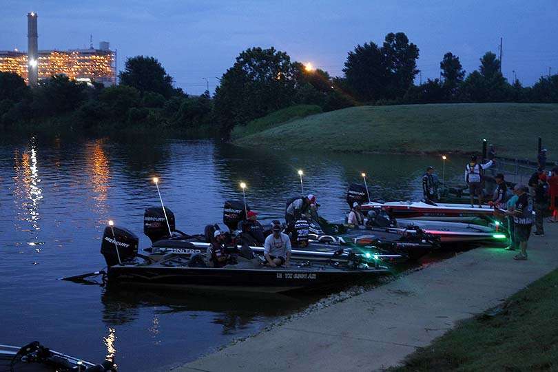 The early arrivals in the Top 12 are on the dock at Three Forks Harbor for Day 3 of the Bass Pro Shops Bassmaster Central Open. 